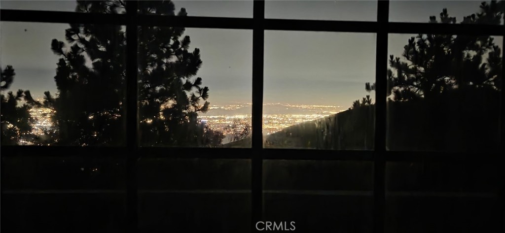 https://media.crmls.org/medias/975ecaa5-01df-4043-9756-4eede03e0af7.jpg?preset=X-Large