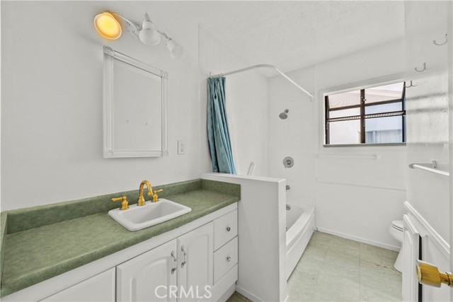Detail Gallery Image 20 of 36 For 12619 Gladstone Ave, Sylmar,  CA 91342 - 4 Beds | 3 Baths