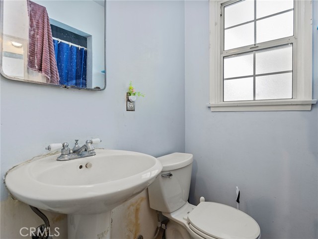 10029 Noble Avenue, Mission Hills (San Fernando) CA: https://media.crmls.org/medias/9760e7a3-5208-4004-8d81-eb6ef08704cc.jpg