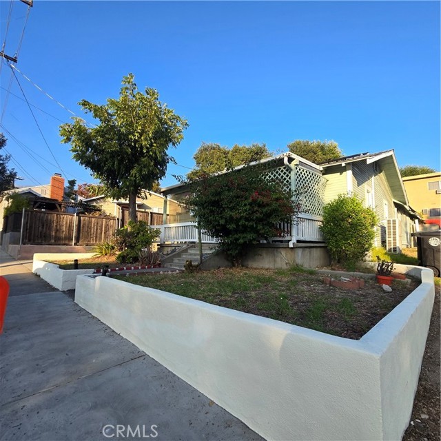 3928 La Crescenta Avenue, Glendale CA: https://media.crmls.org/medias/976165bc-f941-4e43-bbcc-e0bb1aa1cb00.jpg