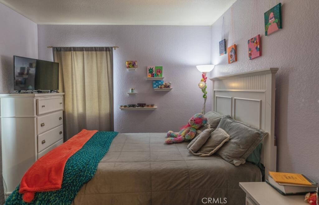 https://media.crmls.org/medias/976169ba-5805-46de-ac91-427901f40616.jpg?preset=X-Large
