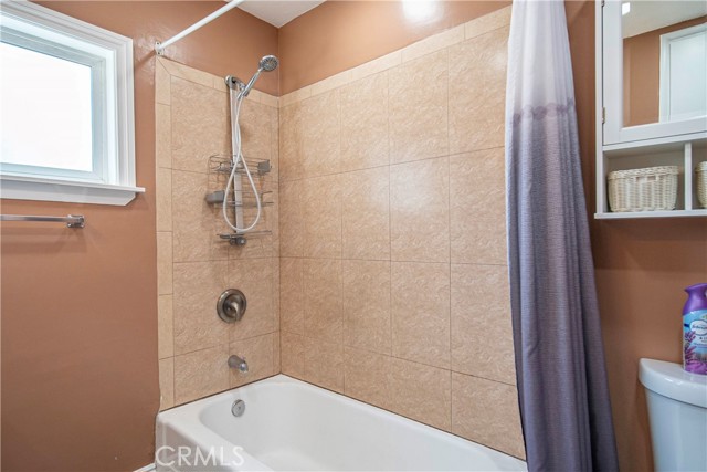 17392 Paine Street, Fontana CA: https://media.crmls.org/medias/9761e5d9-eda3-4298-b5c1-94b8f72c6de0.jpg