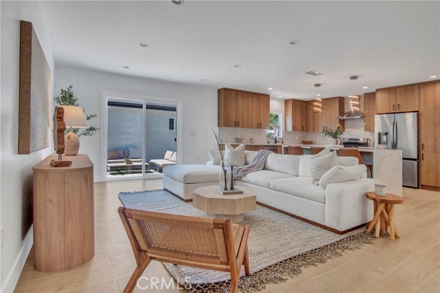 Detail Gallery Image 10 of 34 For 18406 Jovan St, Tarzana,  CA 91335 - 5 Beds | 4 Baths