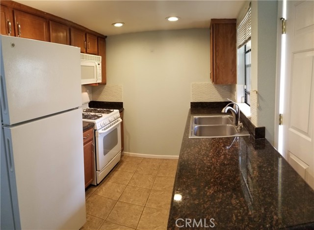 Detail Gallery Image 6 of 9 For 1146 W Blaine St #202,  Riverside,  CA 92507 - 1 Beds | 1 Baths