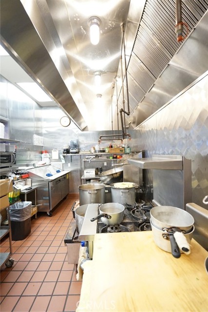 18268 Gale Avenue, City Of Industry CA: https://media.crmls.org/medias/9762a3f9-8e34-40d4-b601-2fd63143fec2.jpg