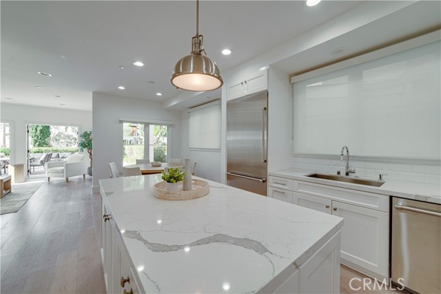 Detail Gallery Image 12 of 67 For 608 Heliotrope, Corona Del Mar,  CA 92625 - 4 Beds | 4 Baths