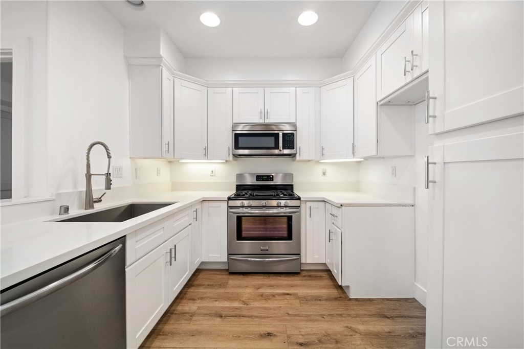 MLS #OC25160975 image #11