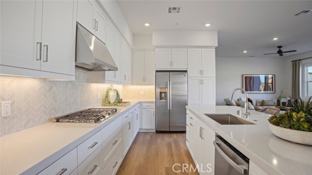 198 Billings, Irvine CA: https://media.crmls.org/medias/9763a7ae-df1b-4bd5-9a66-1c91c4166315.jpg