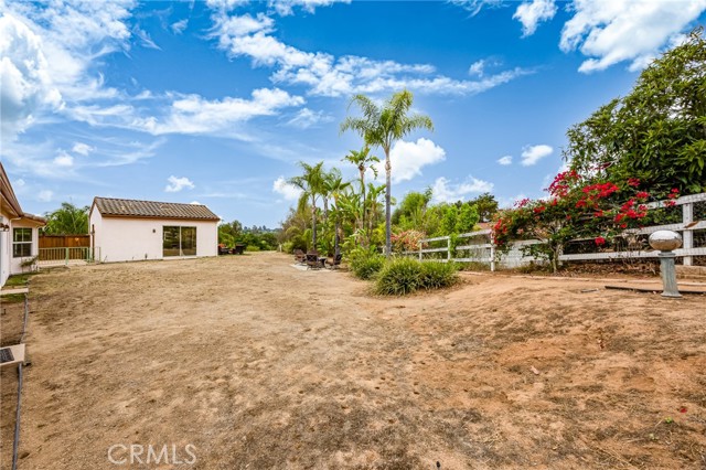 731 Oak Glade Drive, Fallbrook CA: https://media.crmls.org/medias/97646477-6c7d-40eb-9e58-9e20b30838ec.jpg