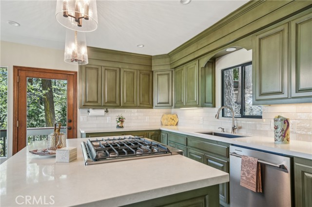 551 Raccoon Court, Lake Arrowhead, CA 92352