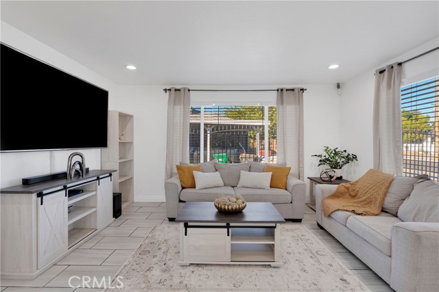 Detail Gallery Image 6 of 14 For 44347 Stanridge Ave, Lancaster,  CA 93535 - 3 Beds | 1 Baths