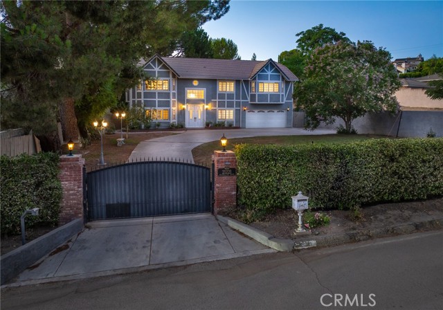 Detail Gallery Image 1 of 34 For 21221 Mulholland Dr, Woodland Hills,  CA 91364 - 5 Beds | 3/1 Baths