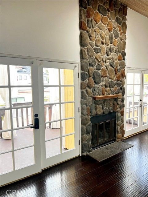 Detail Gallery Image 7 of 19 For 613 Poinsettia Ave #1/2,  Corona Del Mar,  CA 92625 - 3 Beds | 2 Baths