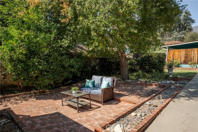 211 E Virginia Avenue, Glendora CA: https://media.crmls.org/medias/97665de5-40a3-4f6e-803d-95b04ba43c41.jpg