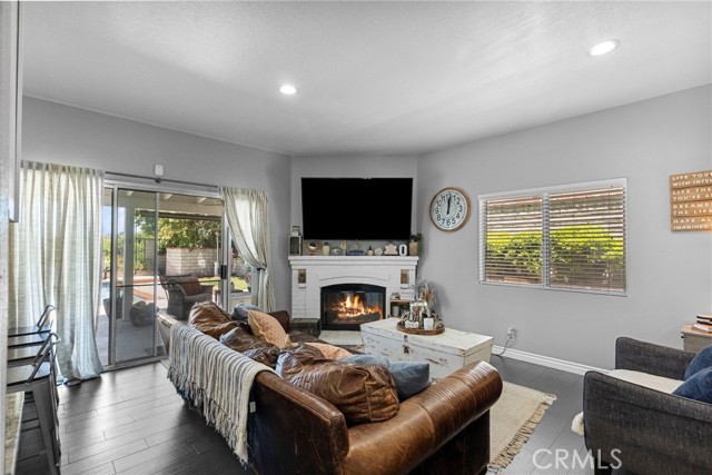 Detail Gallery Image 16 of 45 For 22565 Pecan Pl, Saugus,  CA 91390 - 4 Beds | 2/1 Baths