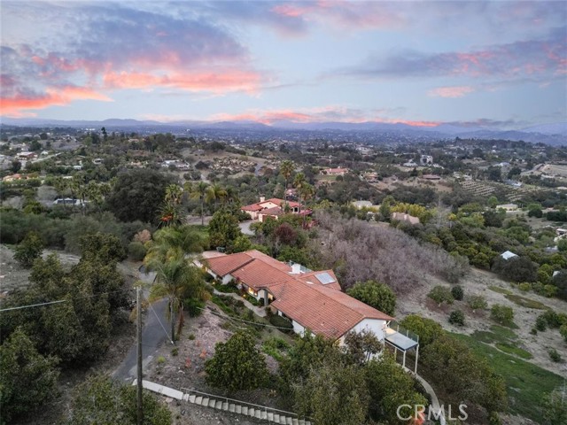 5088 San Jacinto Circle West, Fallbrook CA: https://media.crmls.org/medias/97687ae1-1d0f-459f-b09a-4e4058b6d52f.jpg