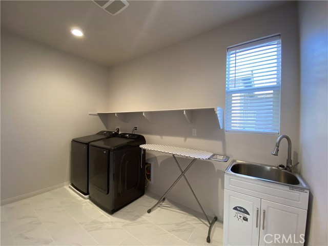 Detail Gallery Image 20 of 29 For 11301 Atlas Ct, Corona,  CA 92883 - 3 Beds | 2/1 Baths