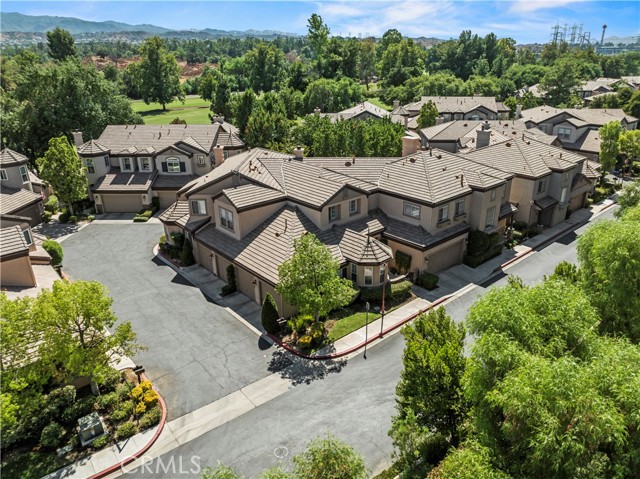 Detail Gallery Image 2 of 50 For 24812 Avignon Dr, Valencia,  CA 91355 - 2 Beds | 3 Baths