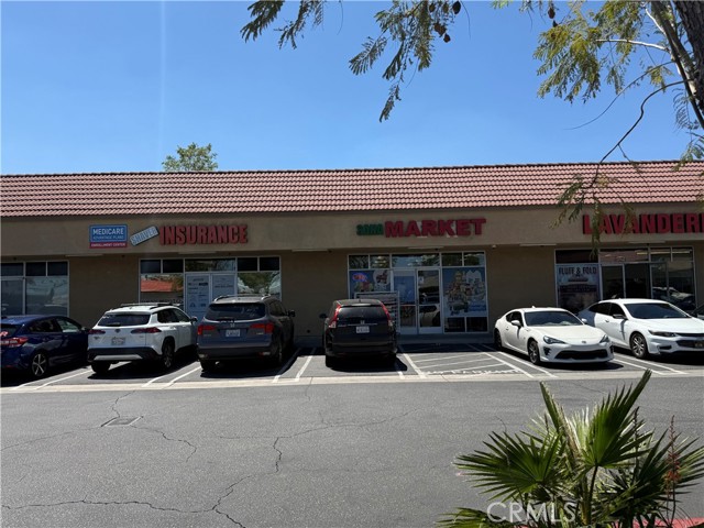 17480 Arrow Boulevard, Fontana CA: https://media.crmls.org/medias/9769bda4-1da9-4a86-a256-98ecaf6eb90f.jpg