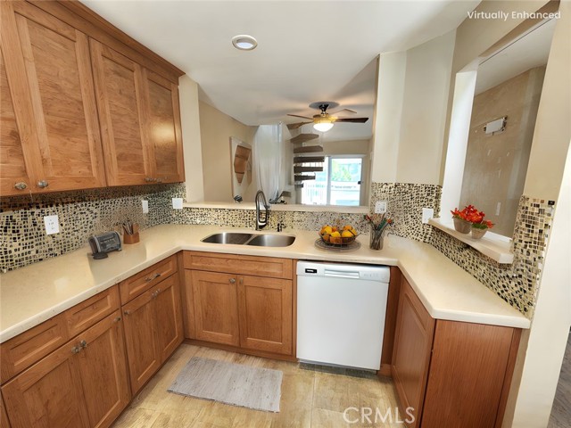 Detail Gallery Image 3 of 46 For 26121 Mcbean #22,  Valencia,  CA 91355 - 2 Beds | 2 Baths