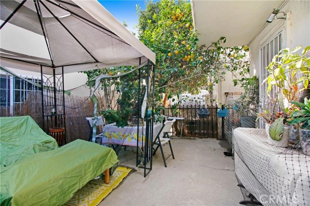 11258 Ohio Avenue, Los Angeles CA: https://media.crmls.org/medias/9769fc33-8896-46ff-8f9a-6564537fbb38.jpg
