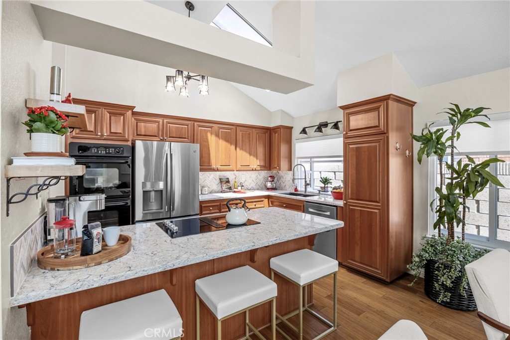 MLS #OC25161685 img 8