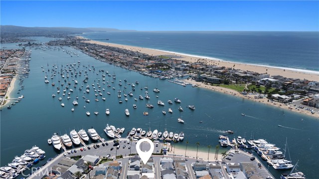 45 Drake Street, Newport Beach CA: https://media.crmls.org/medias/976a0edb-8d44-4d74-baaf-1ff3352555ed.jpg