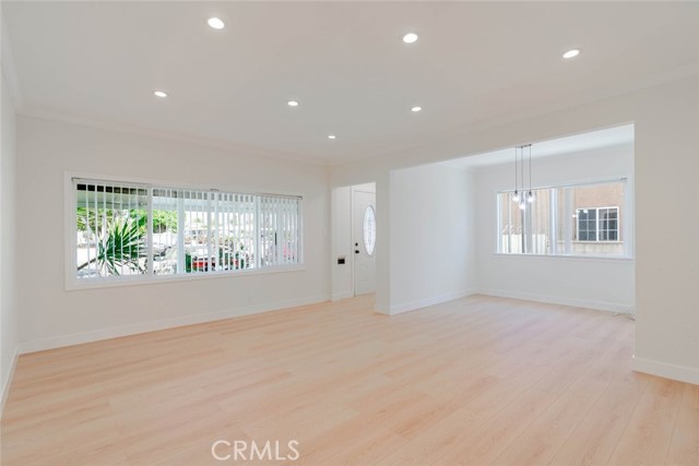 Detail Gallery Image 8 of 21 For 11246 Saticoy St, Sun Valley,  CA 91352 - 3 Beds | 2 Baths