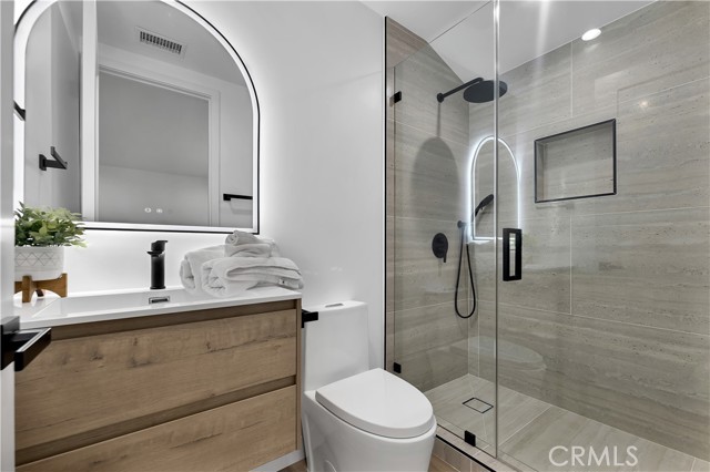 Detail Gallery Image 38 of 55 For 17072 Oak View Dr, Encino,  CA 91436 - 4 Beds | 3 Baths
