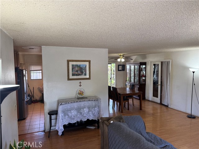 14222 Filmore Street, Arleta CA: https://media.crmls.org/medias/976b7a4d-2c01-439e-bbd7-f3543e51ef98.jpg