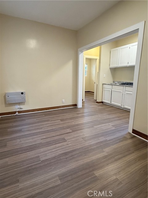 Detail Gallery Image 1 of 13 For 1944 New England St, Los Angeles,  CA 90007 - 2 Beds | 1 Baths