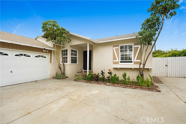 15834 Mayall Street, North Hills CA: https://media.crmls.org/medias/976d6fb8-42bf-4c3b-af4a-a613b8cba73d.jpg
