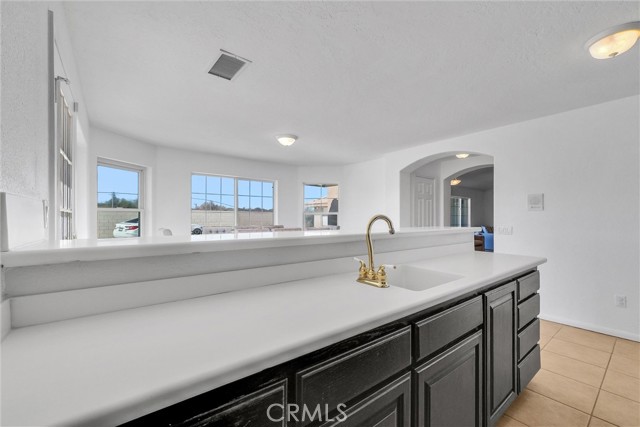 Detail Gallery Image 9 of 34 For 10180 Buffalo Rd, Oak Hills,  CA 92344 - 5 Beds | 4 Baths