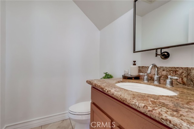 Detail Gallery Image 23 of 53 For 1902 Marshallfield Ln a,  Redondo Beach,  CA 90278 - 4 Beds | 3/1 Baths