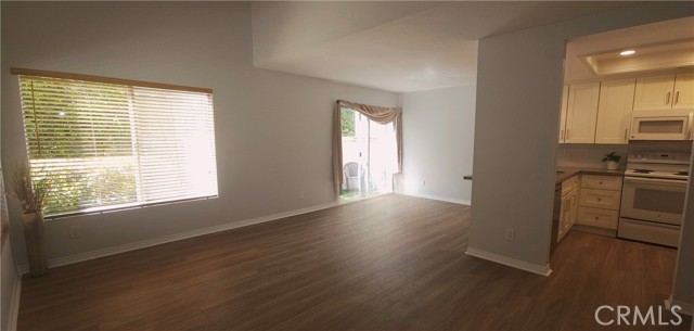 5440 Baltimore Drive, La Mesa CA: https://media.crmls.org/medias/976e9a55-a03e-497f-bb93-6f0f78005a3b.jpg