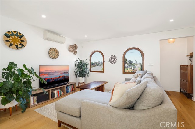 Detail Gallery Image 3 of 37 For 1336 Helen Dr, City Terrace,  CA 90063 - 2 Beds | 2 Baths