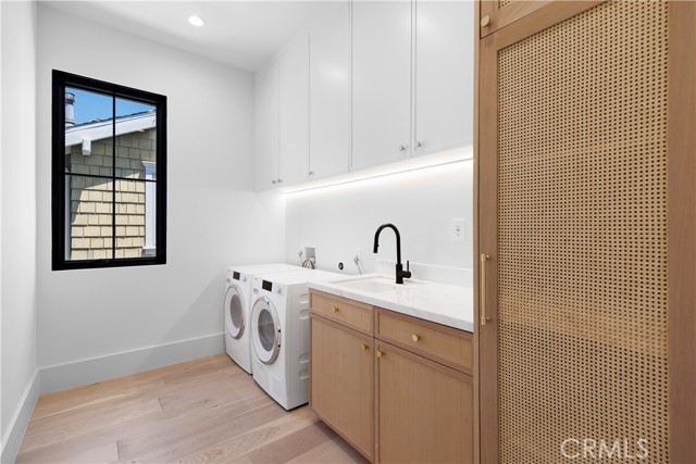 577 36th Street, Manhattan Beach, California 90266, 5 Bedrooms Bedrooms, ,5 BathroomsBathrooms,Residential,Sold,36th,SB21113889