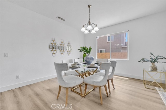 6556 Wells Springs Street, Eastvale CA: https://media.crmls.org/medias/976fd9dd-cf2d-4642-8324-f43acda6ff10.jpg