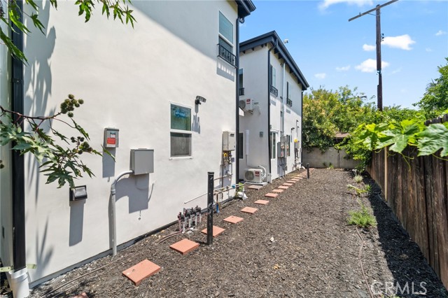 18656 Runnymede Street, Reseda CA: https://media.crmls.org/medias/97709c31-eacf-4fa4-837e-b6b22257b1ac.jpg