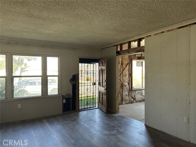 3000 W 84th Street, Inglewood CA: https://media.crmls.org/medias/9770f766-1308-4b77-8166-10d402fd022d.jpg