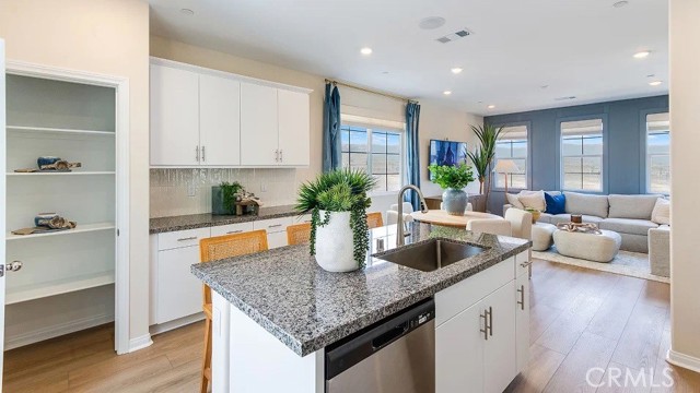 Detail Gallery Image 3 of 18 For 1357 Yeager Ave, Rialto,  CA 92376 - 4 Beds | 3 Baths