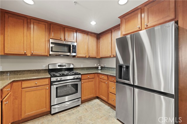 Detail Gallery Image 15 of 45 For 6800 Corbin Ave #104,  Reseda,  CA 91335 - 2 Beds | 2 Baths