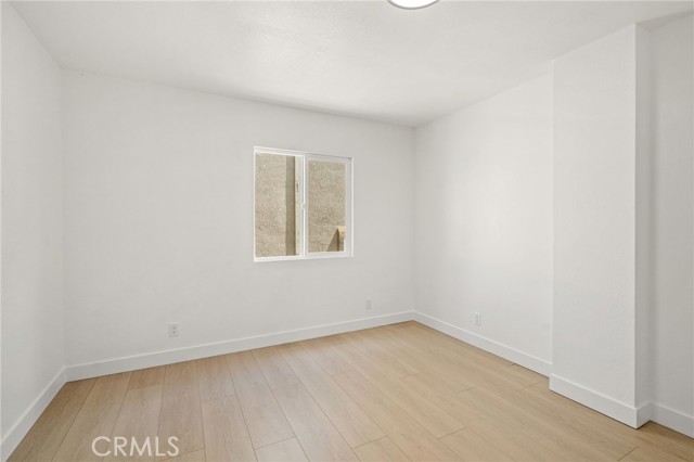 Detail Gallery Image 17 of 33 For 7010 Lennox Ave #B,  Van Nuys,  CA 91405 - 4 Beds | 2 Baths