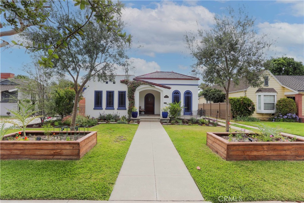 2421 Oakmont