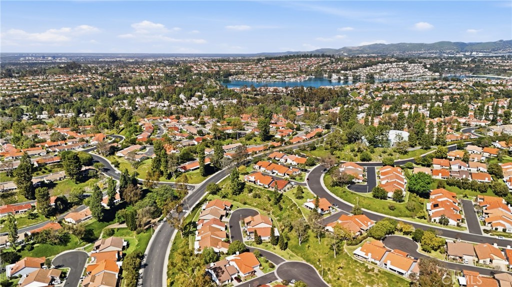 https://media.crmls.org/medias/9773846d-5a28-4639-8f1b-2e05a51b4213.jpg?preset=X-Large