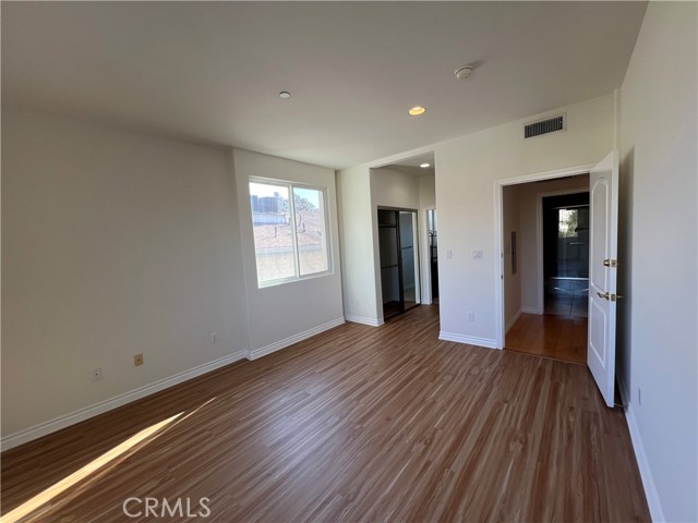Detail Gallery Image 6 of 12 For 630 E Olive Ave #301,  Burbank,  CA 91501 - 2 Beds | 2 Baths