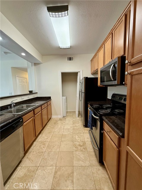 Detail Gallery Image 6 of 19 For 375 Central Ave #113,  Riverside,  CA 92507 - 3 Beds | 2 Baths