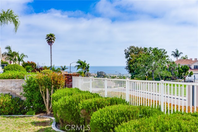 11 High Bluff, Laguna Niguel CA: https://media.crmls.org/medias/977565c7-b6ab-4929-baf9-c54376a2a823.jpg