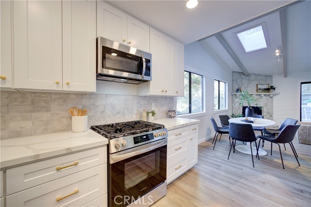 Detail Gallery Image 5 of 22 For 953 Sheffield St, Cambria,  CA 93428 - 4 Beds | 3 Baths