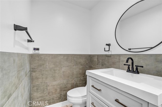 Detail Gallery Image 9 of 18 For 22022 Buena Ventura, Woodland Hills,  CA 91364 - 2 Beds | 1/1 Baths
